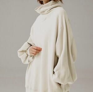 LIT Premium Activewear Whisper Oversized Turtleneck Sweatshirt in Vanilla Size L